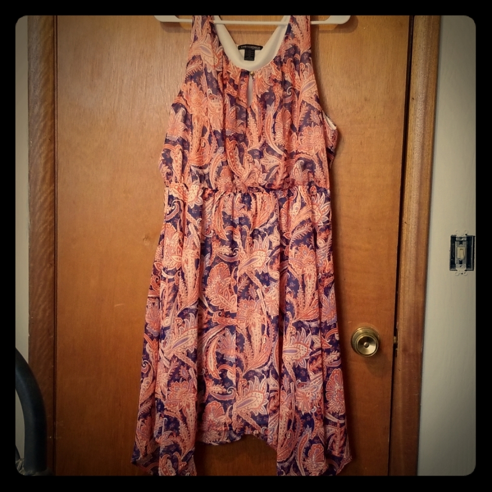 NWOT Beautiful shark bit hem dress.